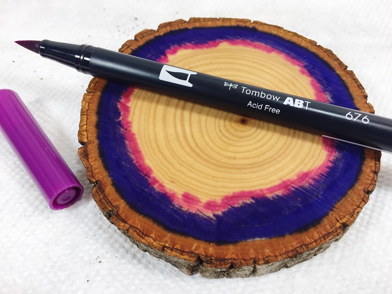 Learn how to make Ultra Violet Faux Agates on a wood slice with Tombow Dual Brush Pens, the Tombow Mister and Tombow MONO Aqua Liquid Glue