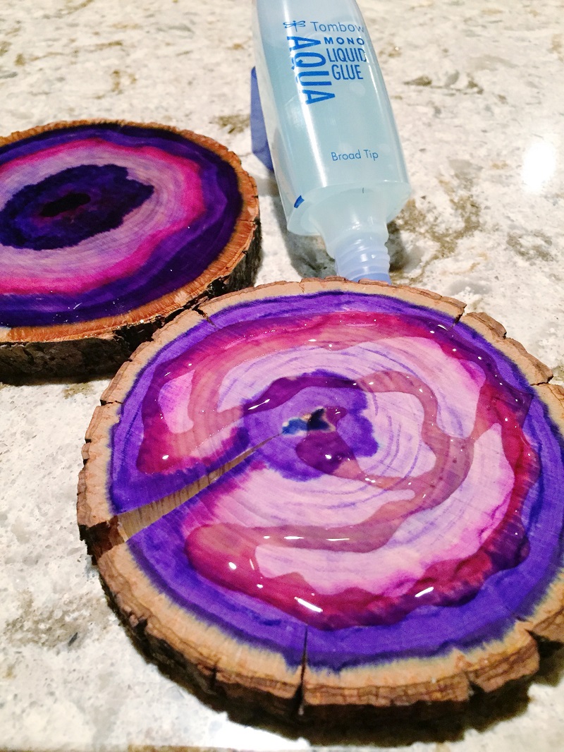 Learn how to make Ultra Violet Faux Agates on a wood slice with Tombow Dual Brush Pens, the Tombow Mister and Tombow MONO Aqua Liquid Glue