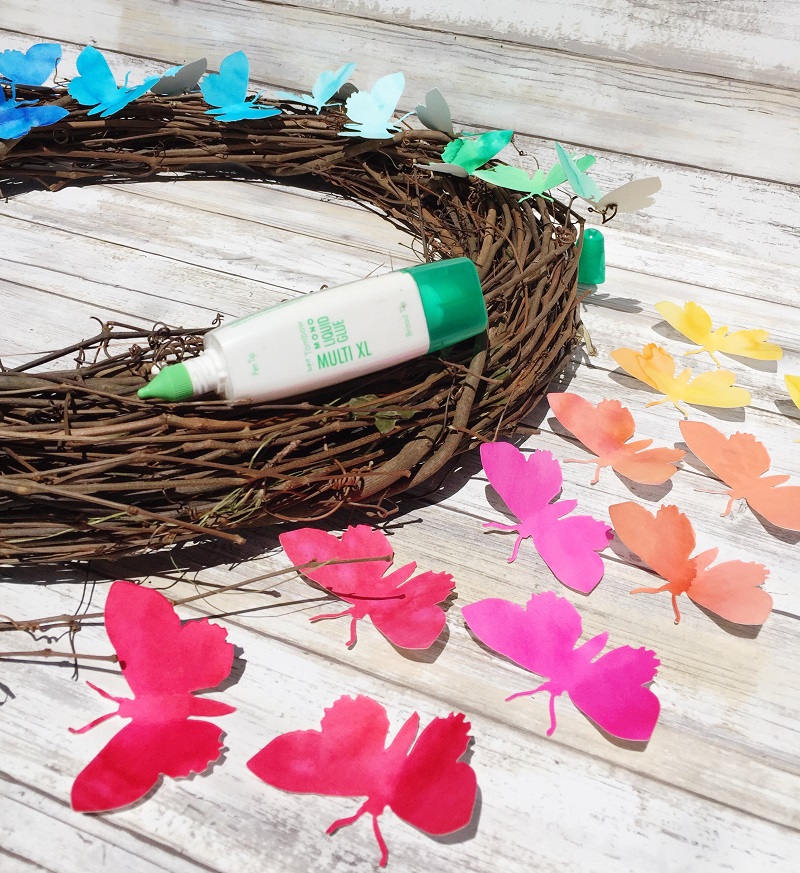 Create a DIY Rainbow Butterfly Wreath with Tombow Dual Brush Pens