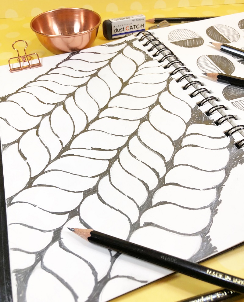 Create Pattern with MONO J Drawing Pencils from Tombow USA Beth Watson shows you how!