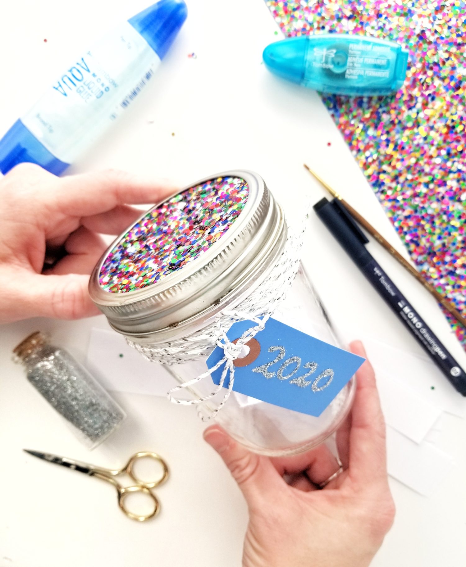 Create a gratitude jar with @graceannestudio, and ring in 2020 with a fresh perspective! @tombowusa