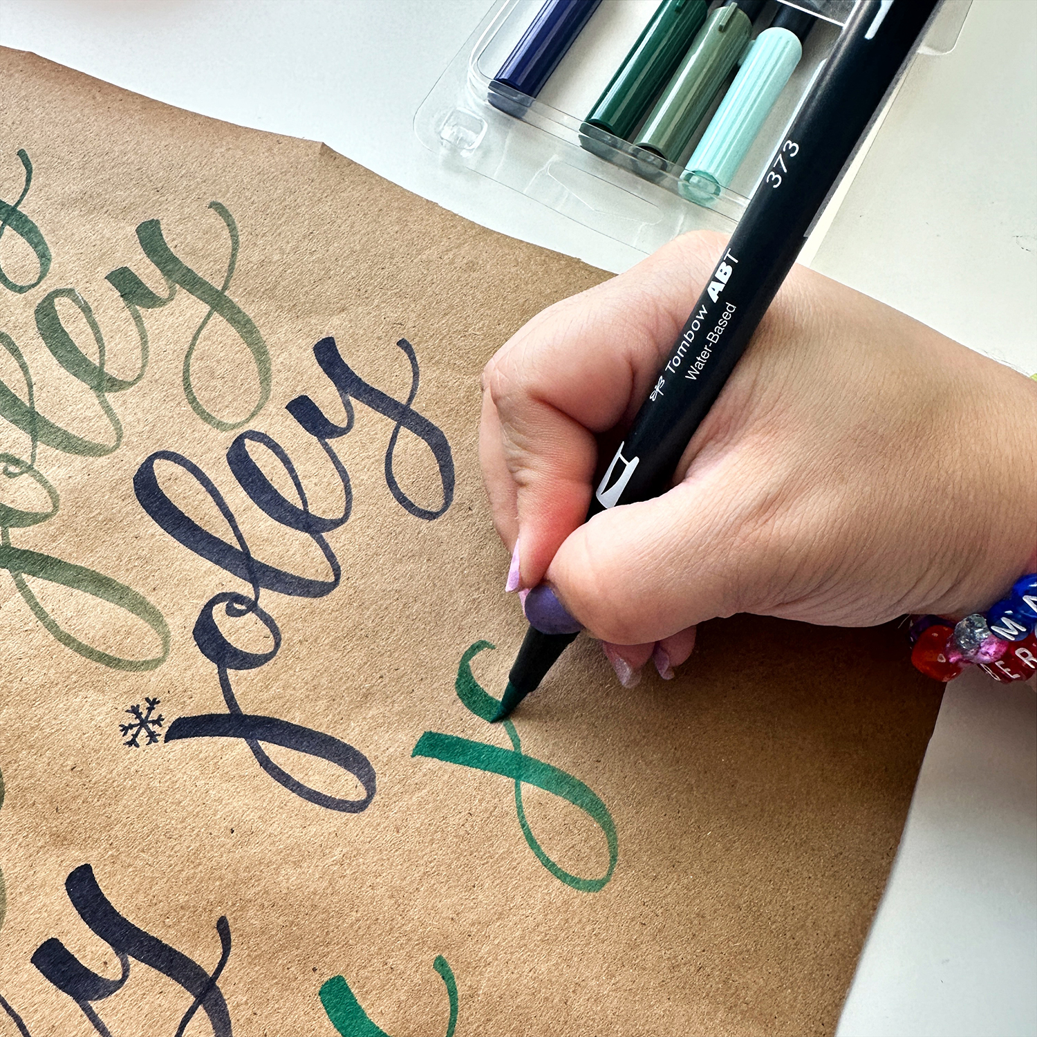 Use lettering to create your own wrapping paper using the Tombow Dual Brush Pens. #tombow #giftwrapping