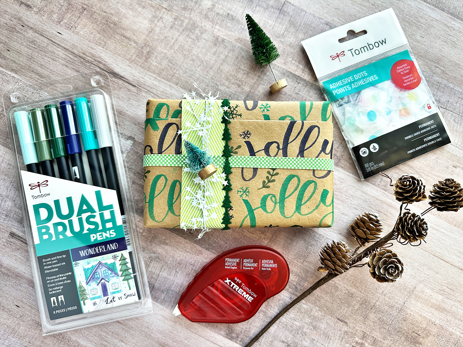 Use lettering to create your own wrapping paper using the Tombow Dual Brush Pens. #tombow #giftwrapping