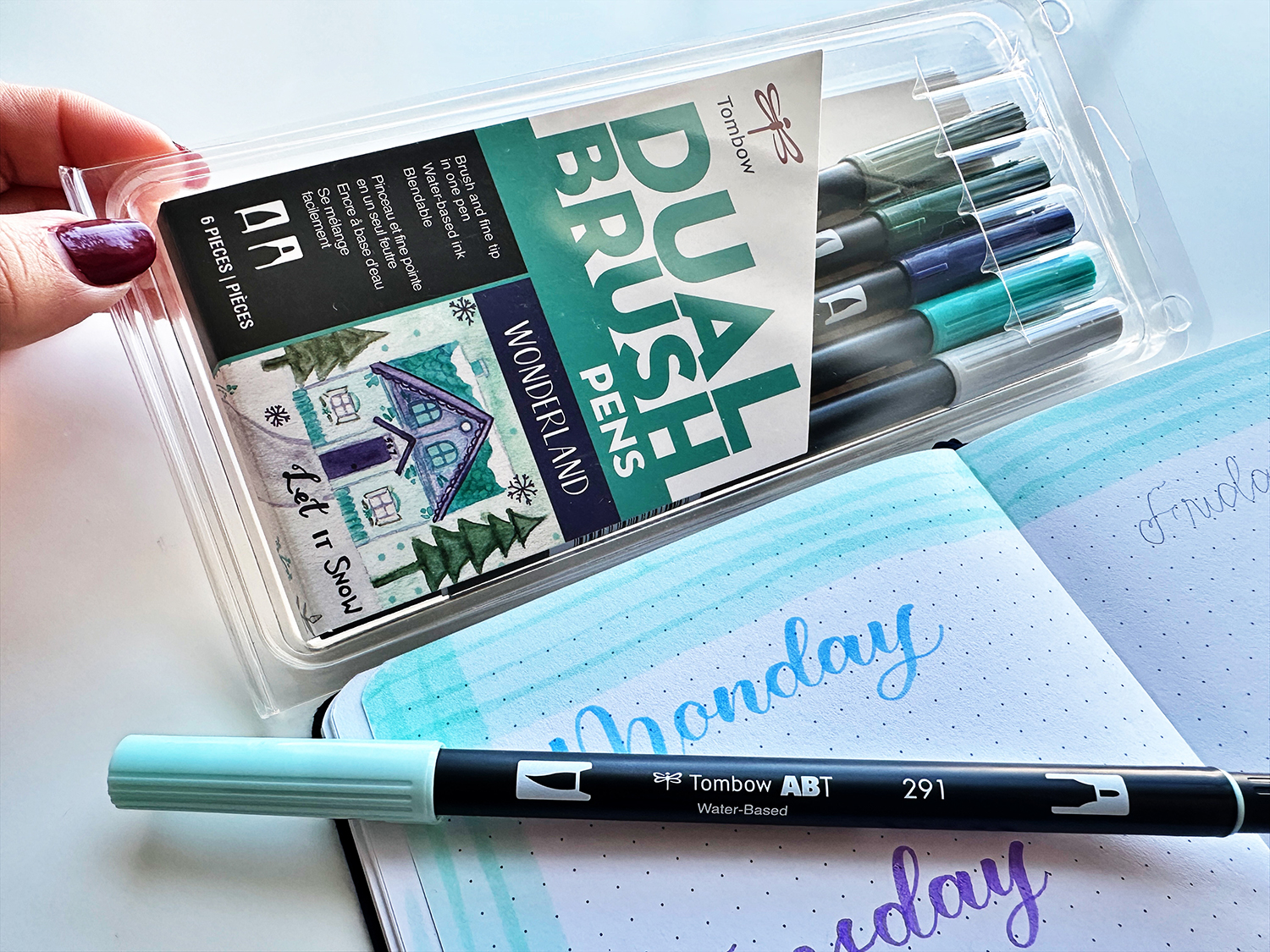 Start the year with an easy and fun Winter journal spread! #tombow #journaling