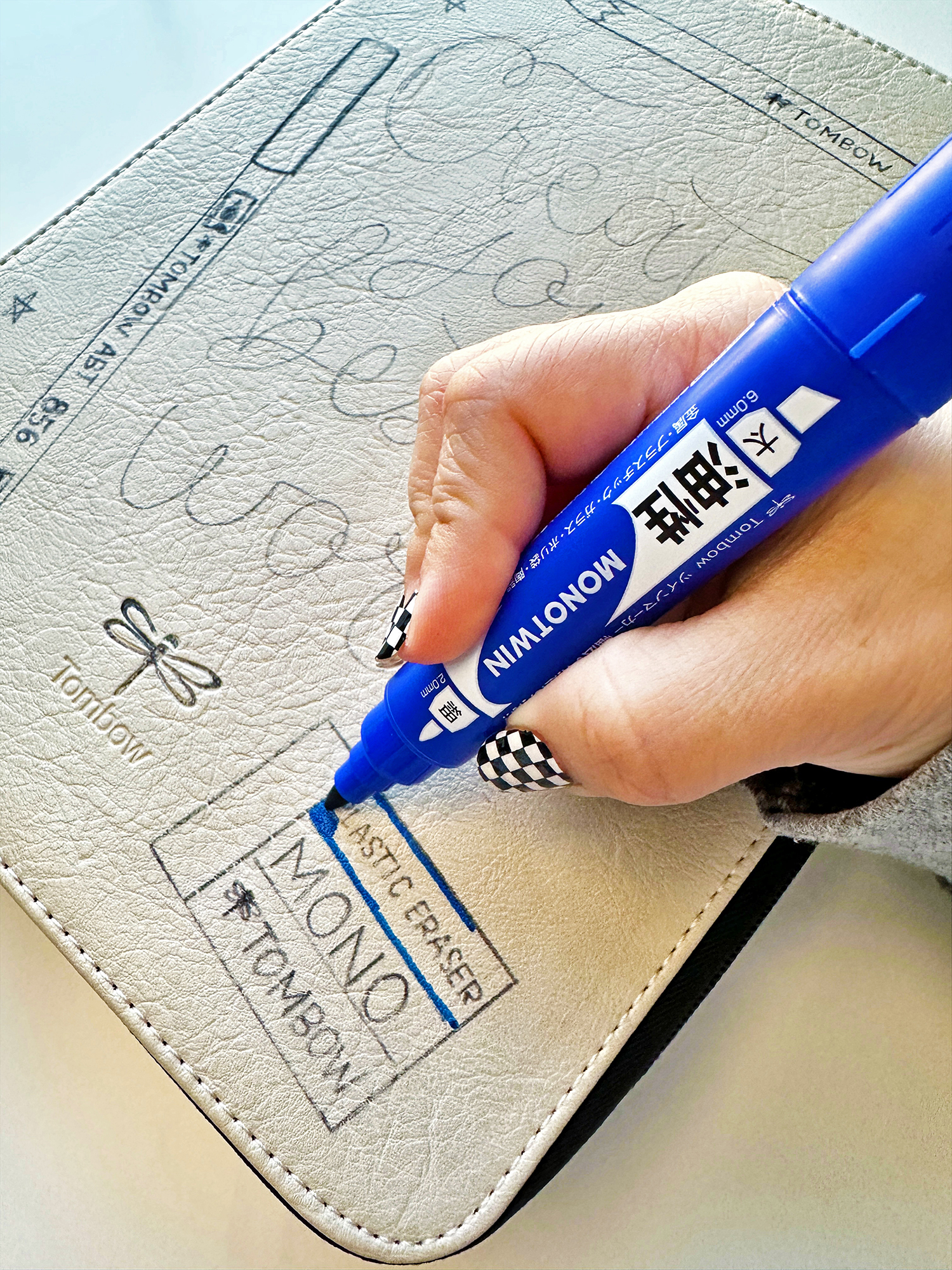 Use the Tombow MONO Twin Permanent Markers to customize the Tombow Zippered Marker Storage Case. #tombow #doodling
