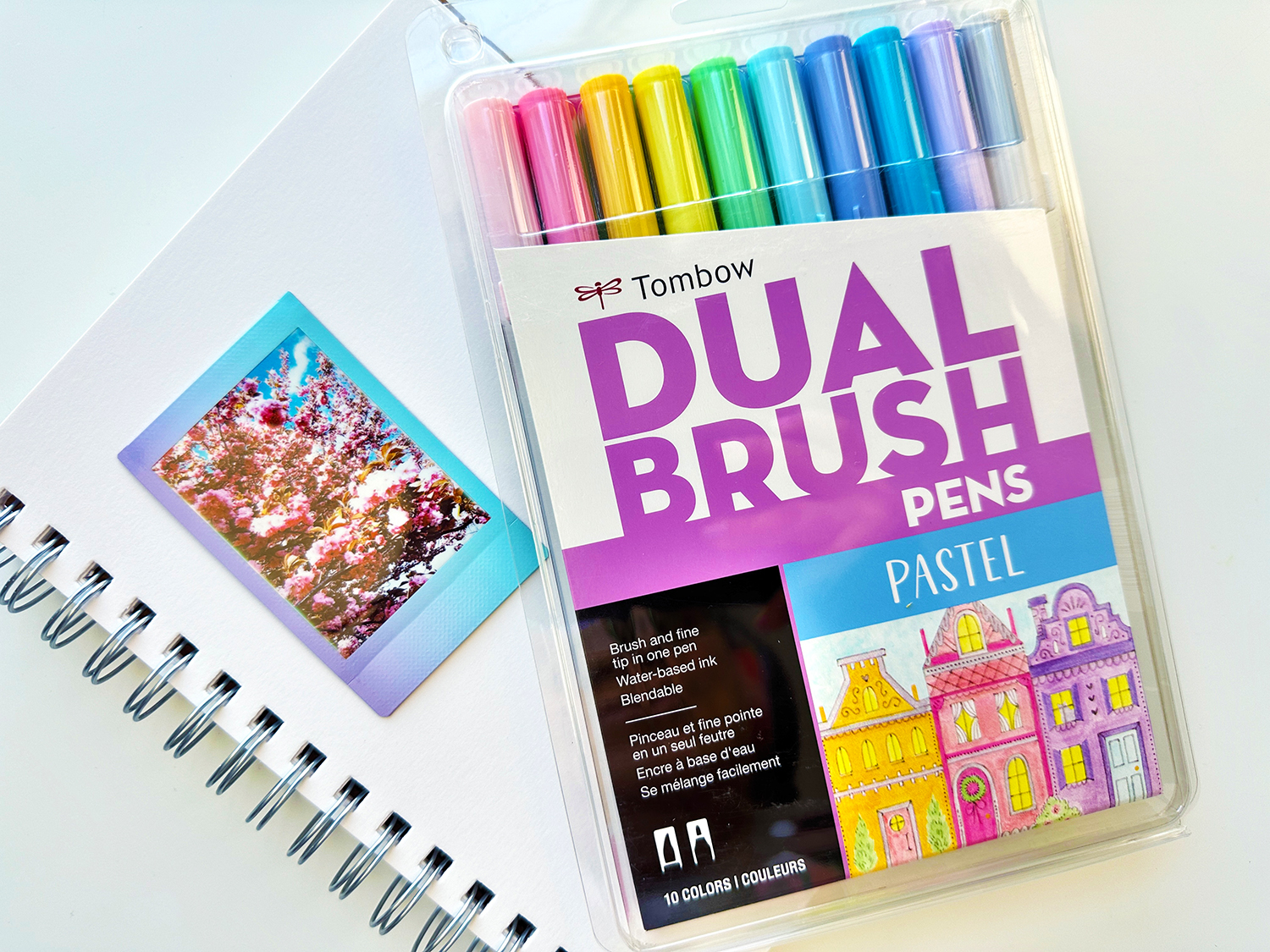 The Tombow Dual Brush Pens Pastel Set is the best set to work on Spring projects! #tombow #spring