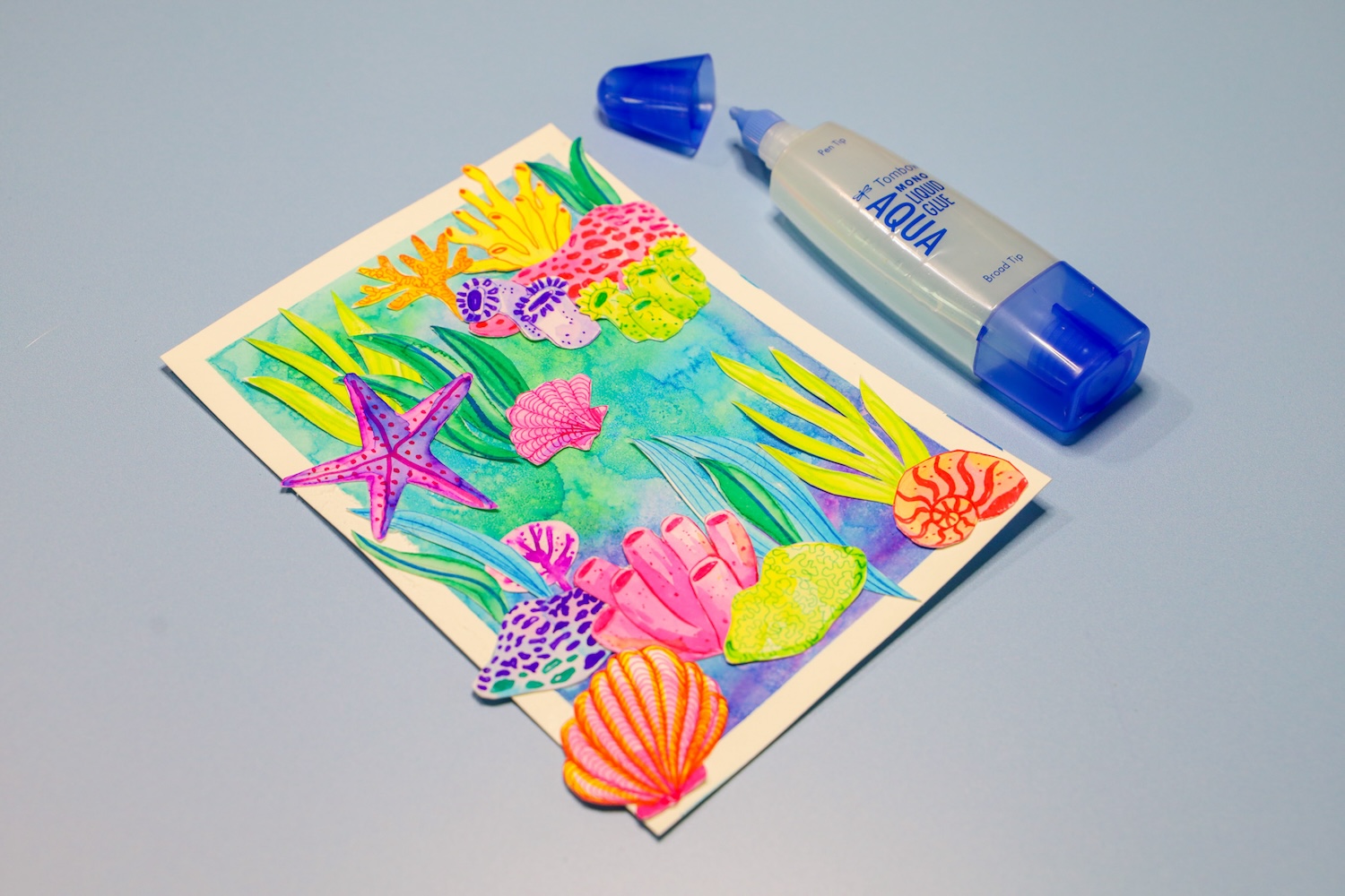 Learn how to make your own DIY Ocean Collage Art using @tombowusa Dual Brush Pens following this tutorial by @studio.katie