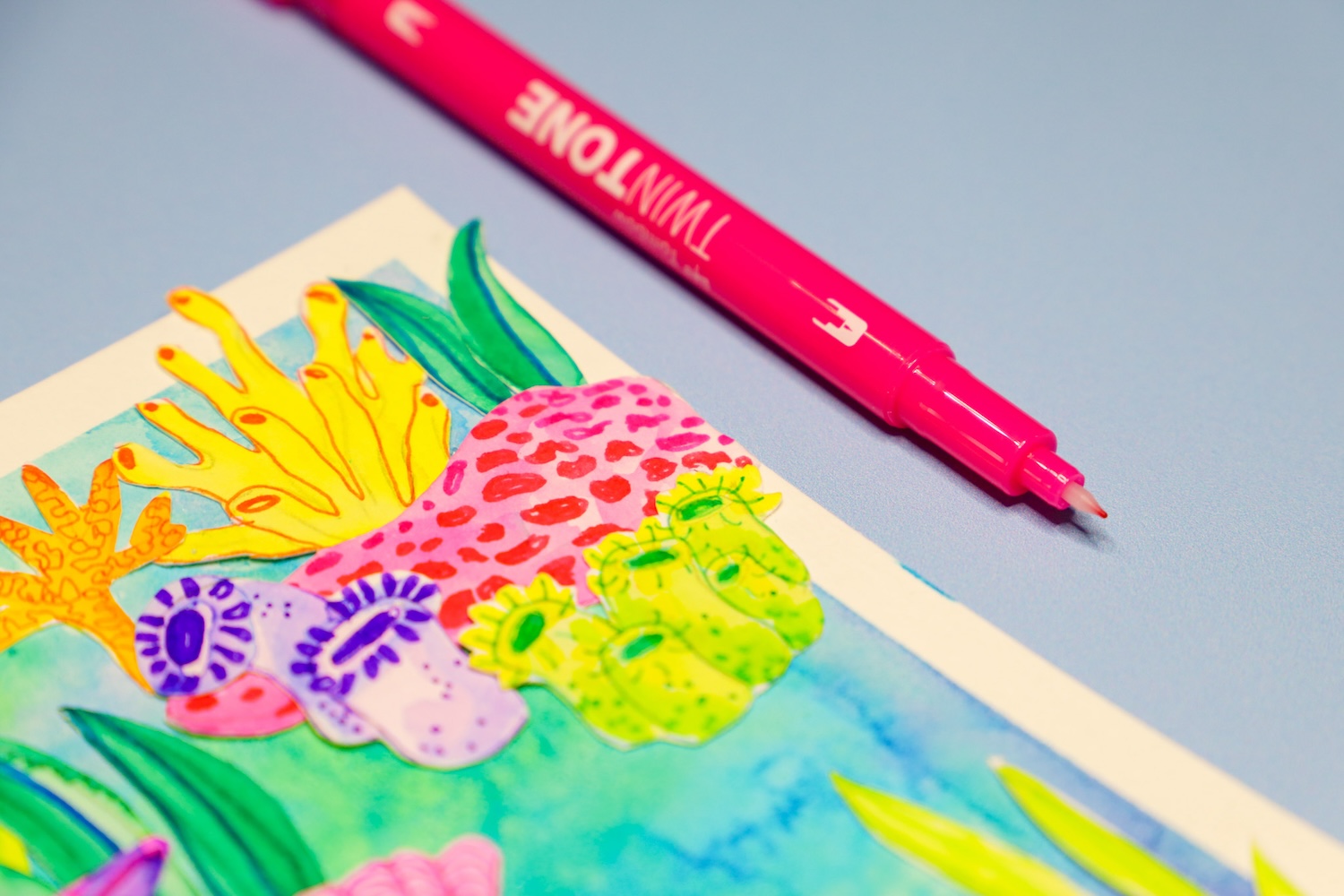 Learn how to make your own DIY Ocean Collage Art using @tombowusa Dual Brush Pens following this tutorial by @studio.katie