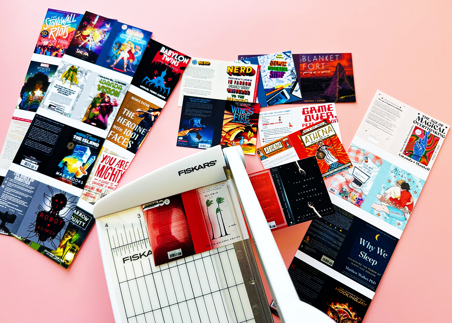 Create your own mini books to keep track of your TBR (to be read) list! #tombow #reading