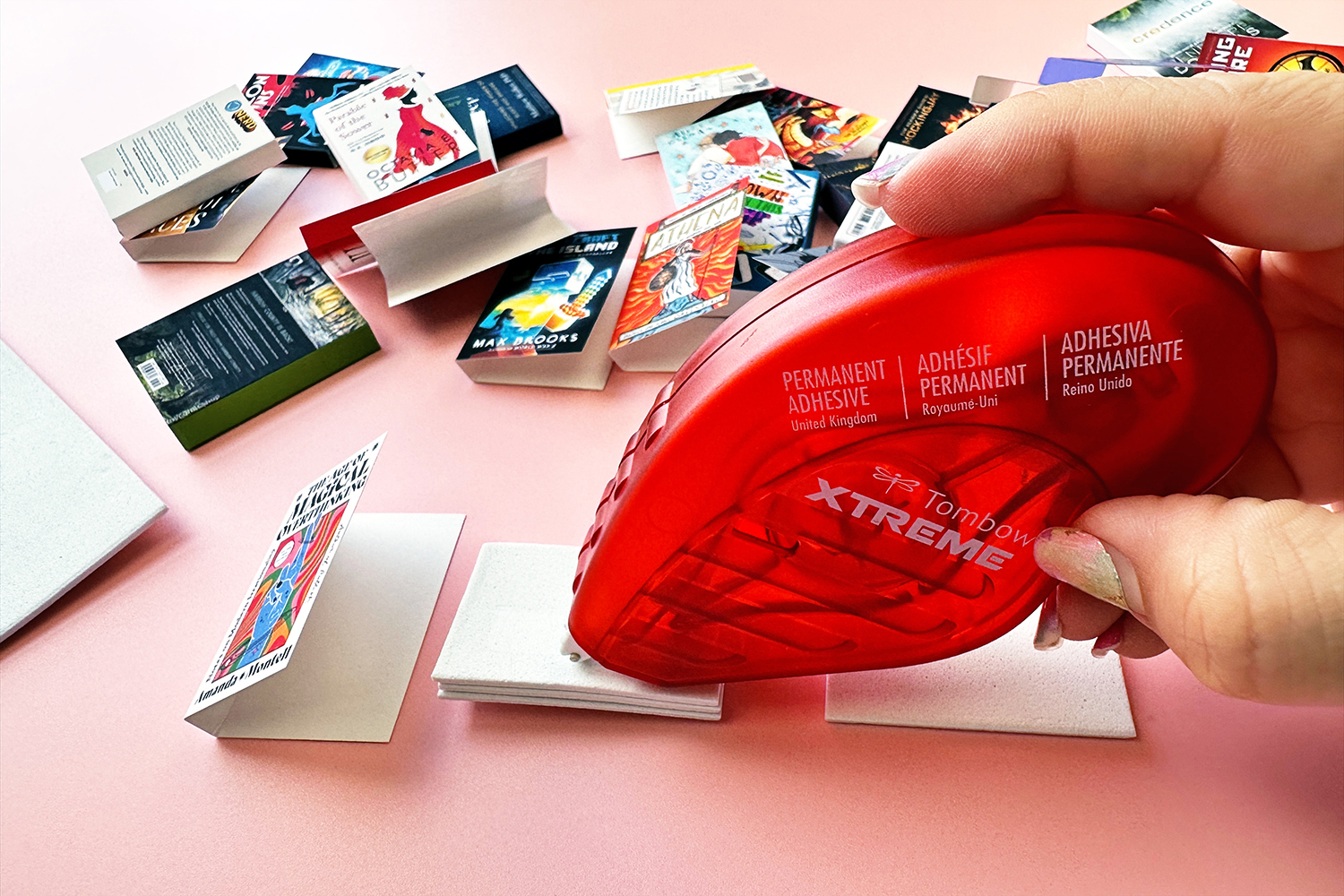 To create the "pages" I used white foam sheets. You can also use paper, but cutting and gluing lots of small pieces of paper is more work than using 3 foam pieces per book. Use the Tombow Xtreme Adhesive to put the pieces of foam together. #tombow #reading