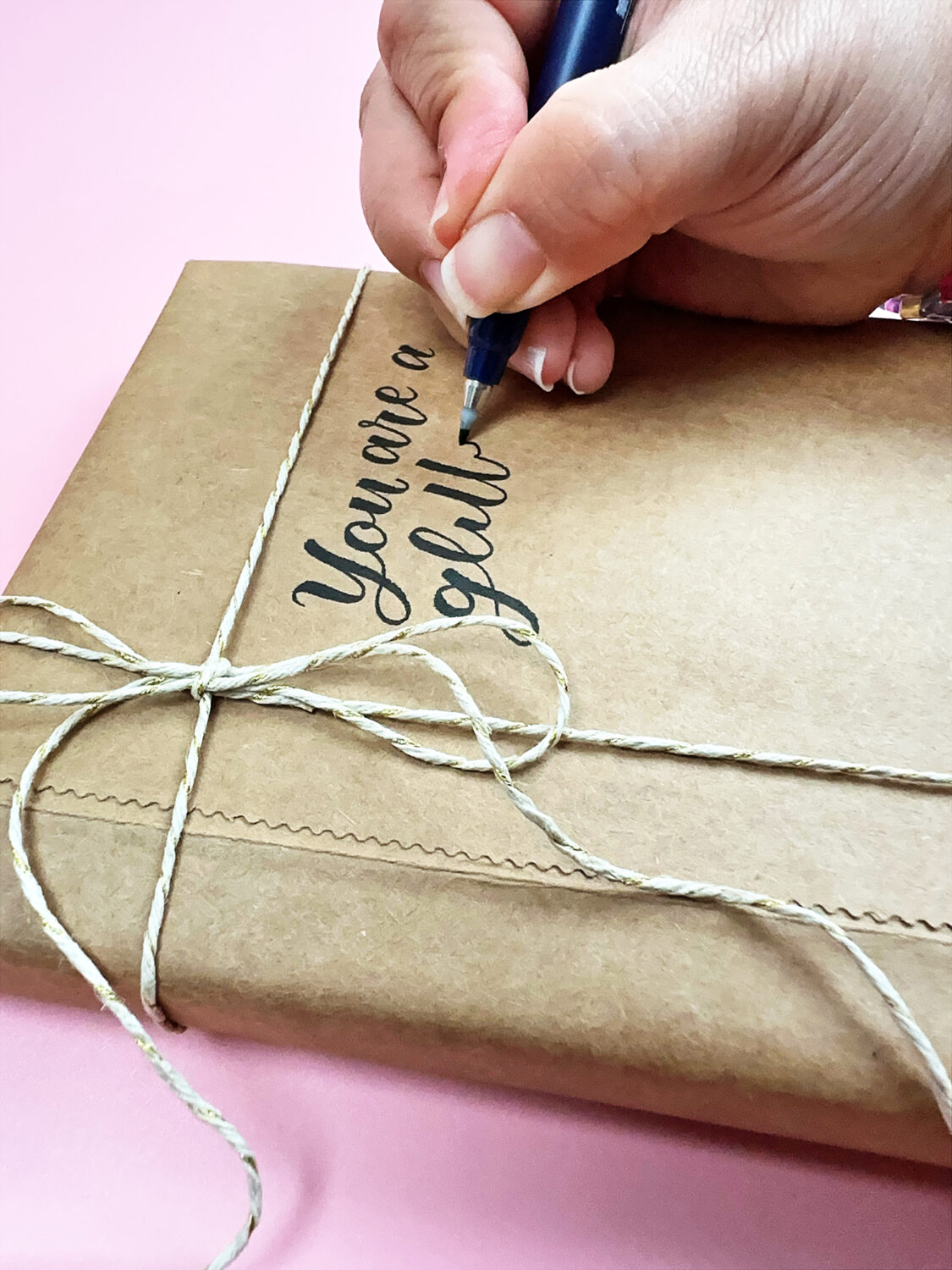 The Tombow Fudenosuke Brush Pen is perfect for beginners and the hard tip is helpful to write on most paper surfaces. #tombow #lettering