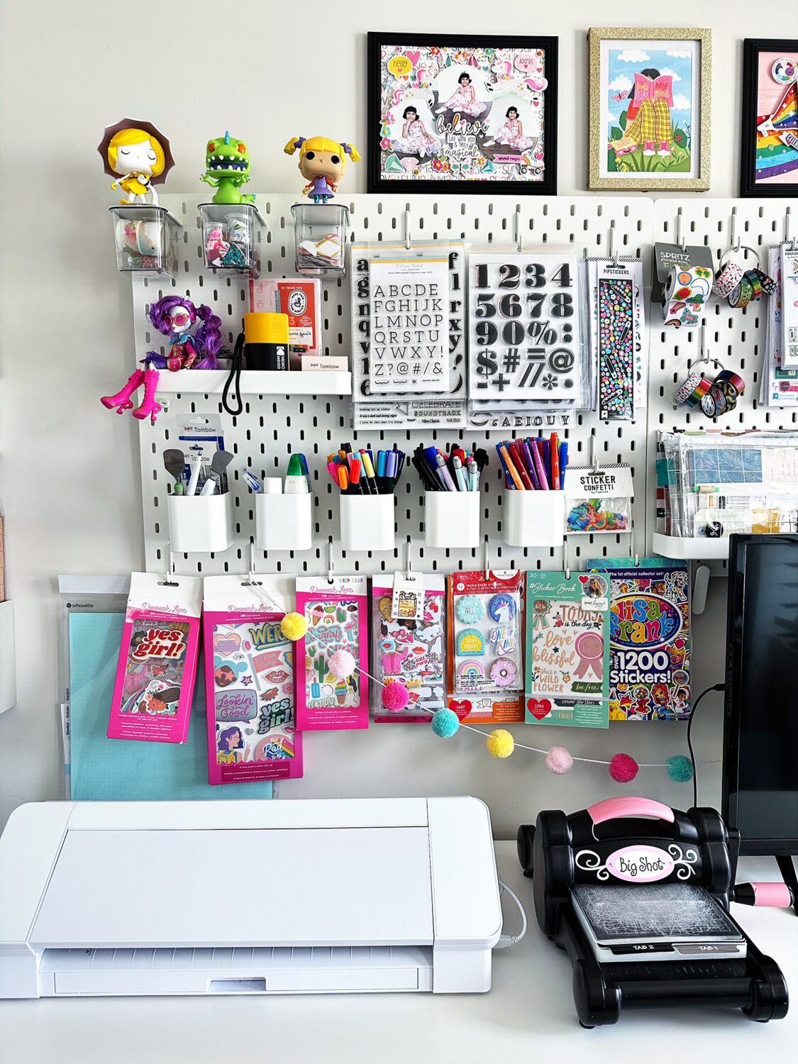 Whether you have a Storage Tote bag or an office, having a place for everything it's key to organize. It makes finding your items and cleaning up faster and more efficient. #tombow #planner