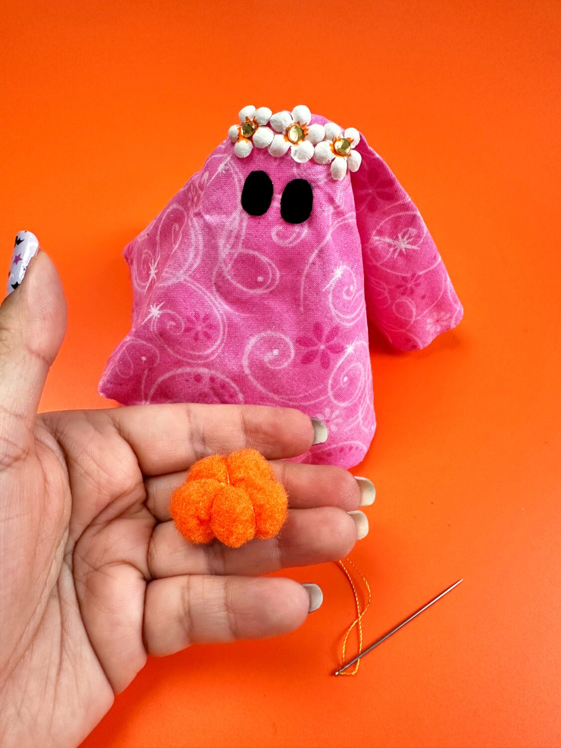 Make a hippie ghost using the Tombow MONO Aqua Liquid Glue and fabric! Use a pompom to add a tiny pumpkin. #tombow #halloweendiy