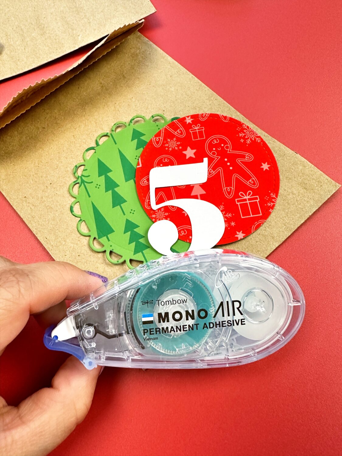 Use the Tombow MONO Air Touch Permanent Adhesive to put your paper crafts together. #tombow #adventcalendar