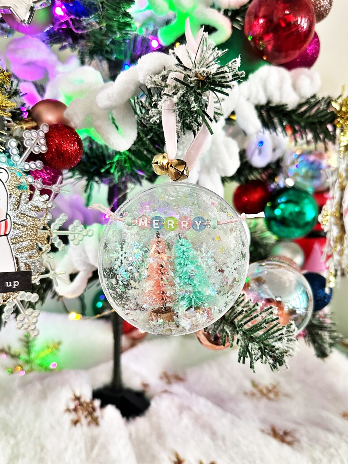 Use the Tombow MONO Aqua Liquid Glue to create an easy diy ornament! #tombow #diyornaments