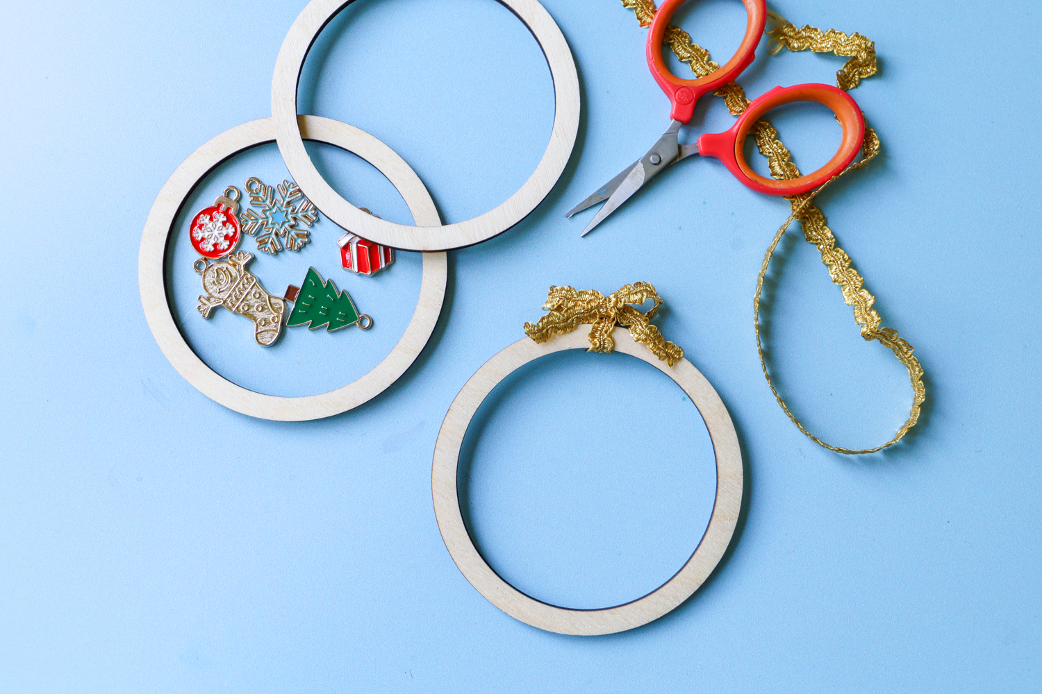 Christmas Charm Wreath Supplies laying on blue background