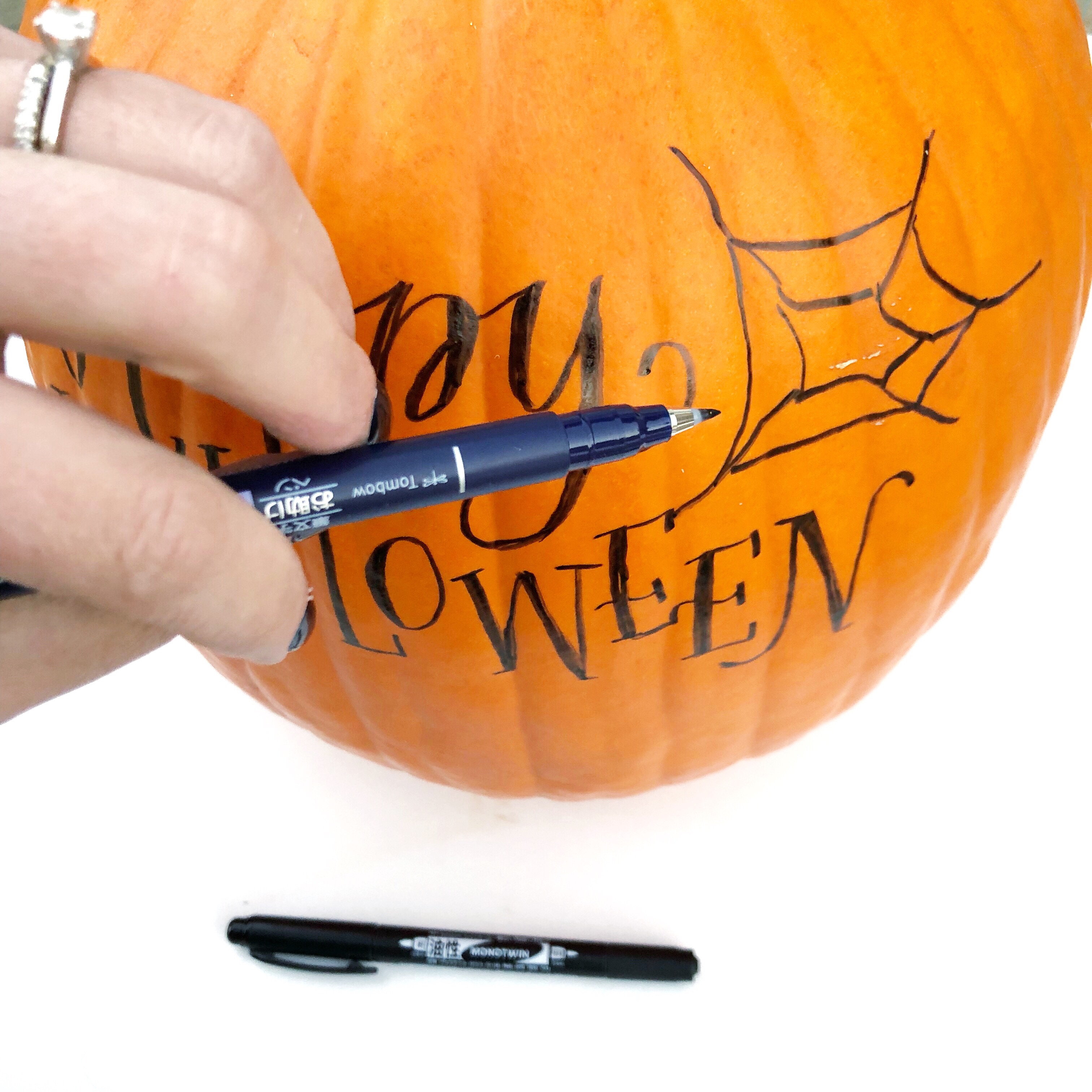 Lauren Fitzmaurice of Renmade Calligraphy shows you how to create spooky and sparkly pumpkins with Tombow USA Adhesives and lettering supplies.