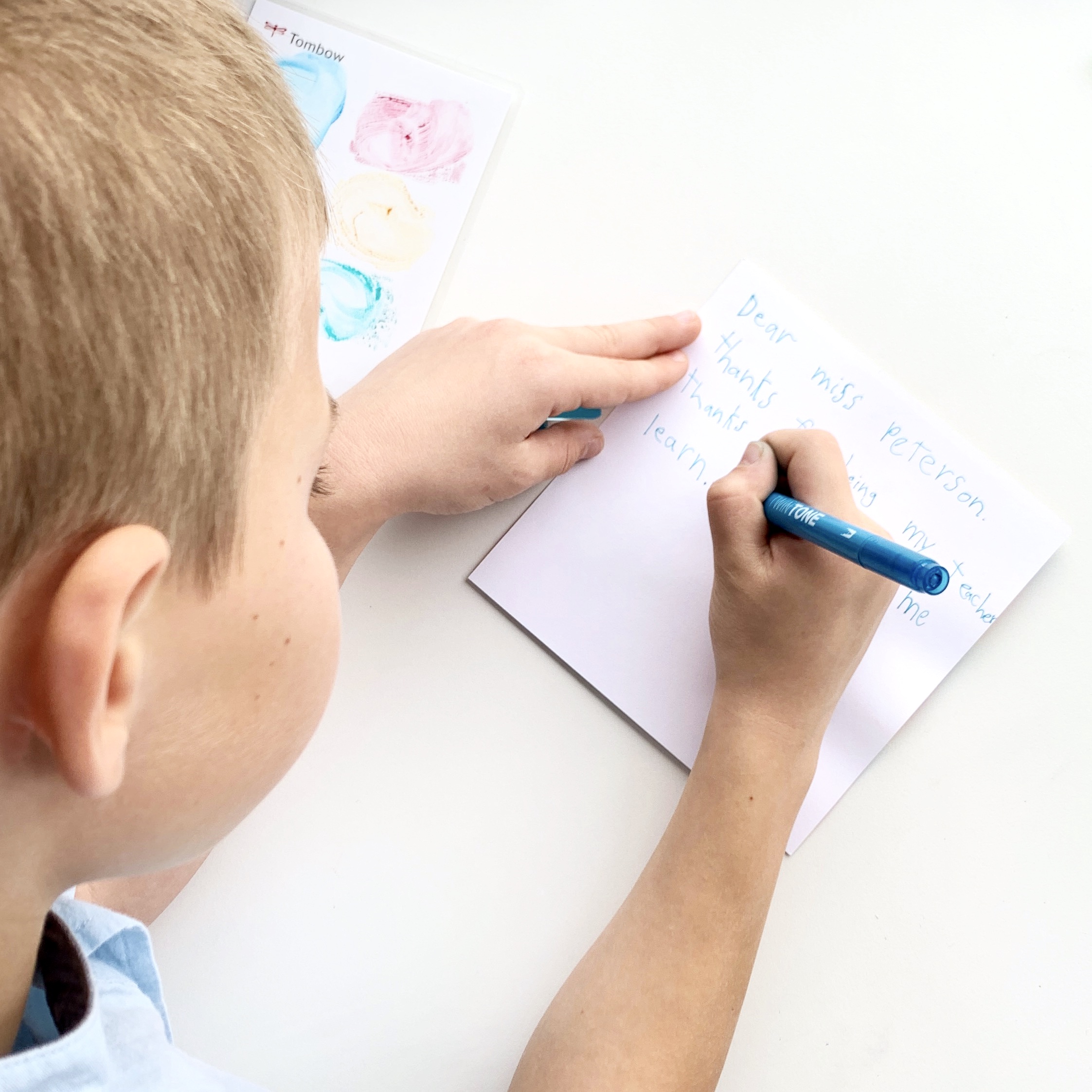 Learn how to make a thumb print balloon card for teacher appreciation week with Adrienne from @studio80design!