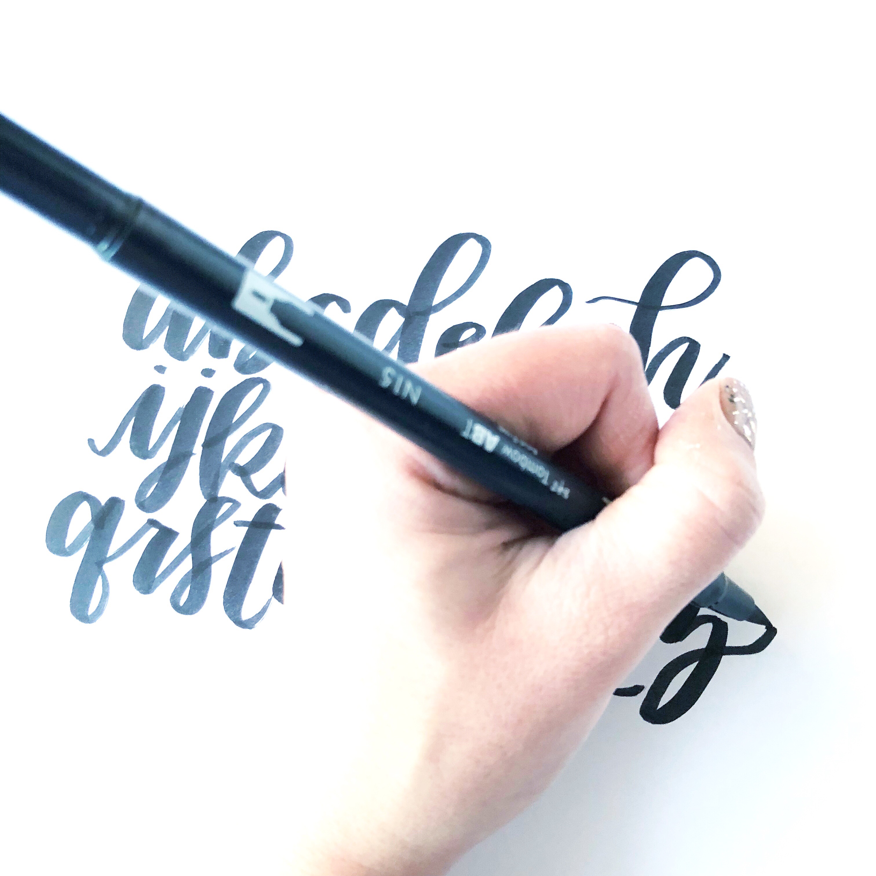 Lauren of @renmadecalligraphy shares 5 tips for learning how to letter with Tombow Dual Brush Pens.