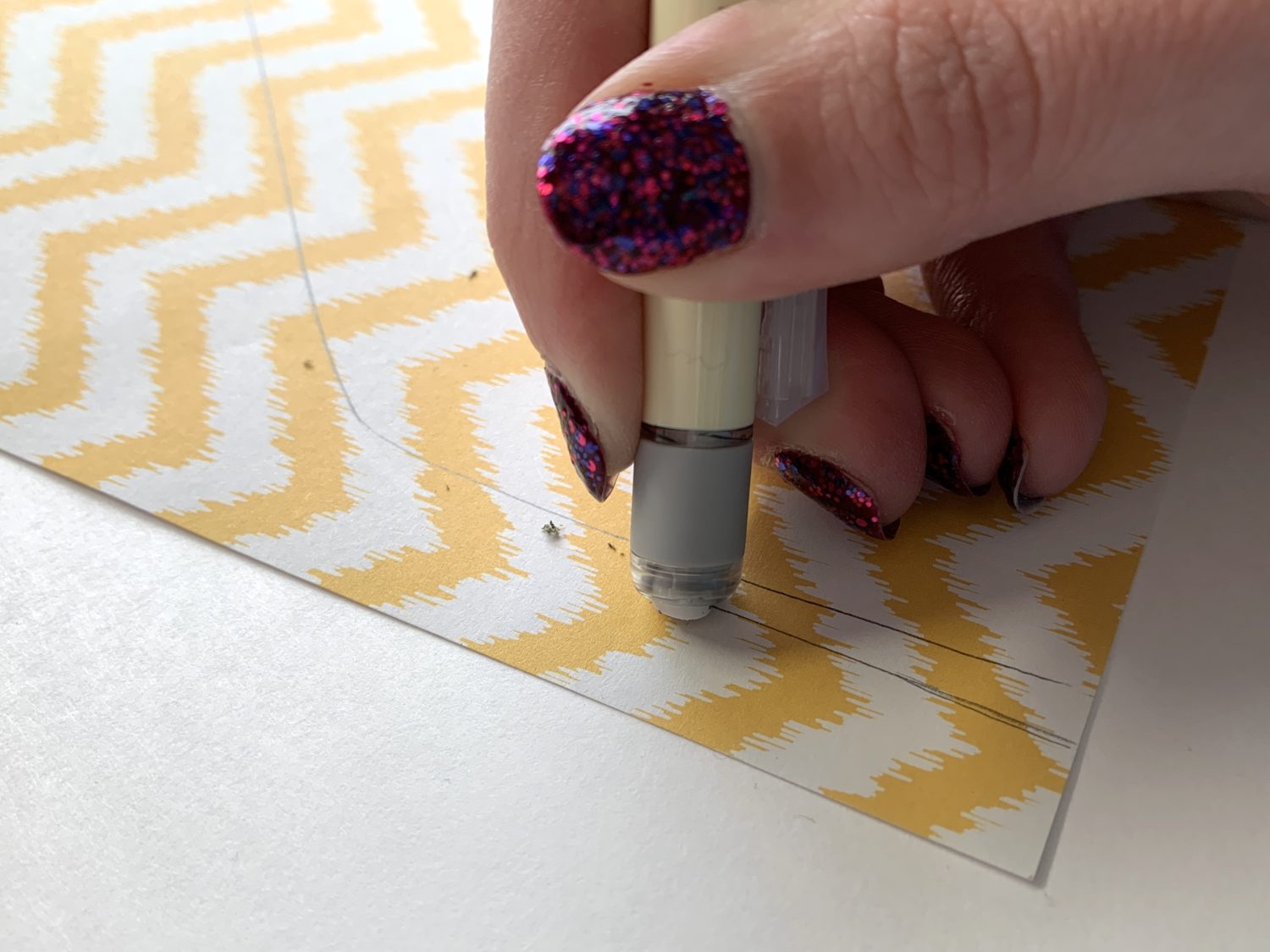 Use @tombowusa products to make your own envelope liner. Tutorial by @lepereletters. #envelopeliner #happymail