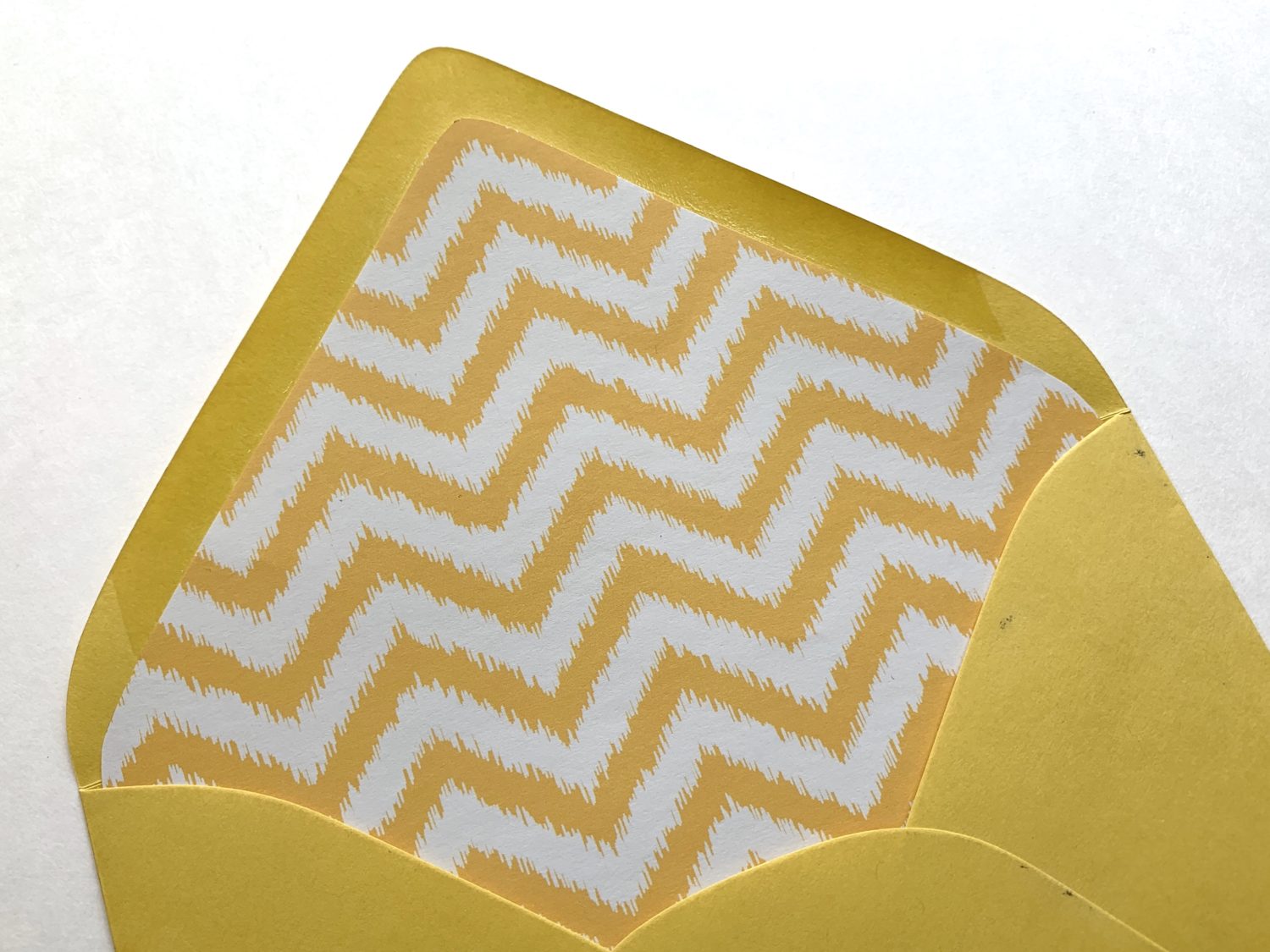 Spice up your happy mail with this envelope liner tutorial by @lepereletters. @tombowusa #happymailideas #envelopeliner