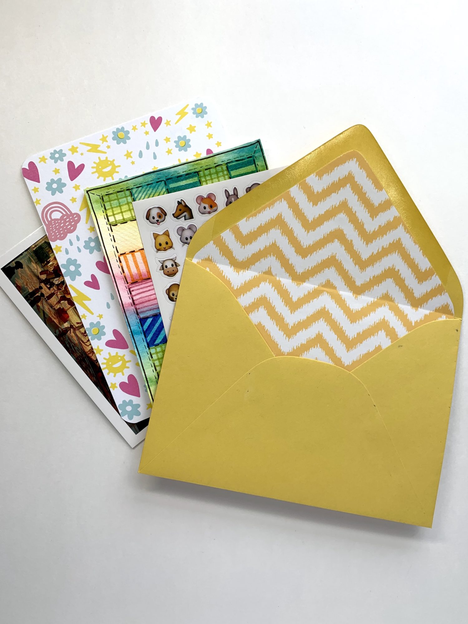 Spice up your happy mail with this envelope liner tutorial by @lepereletters. @tombowusa #happymailideas #envelopeliner