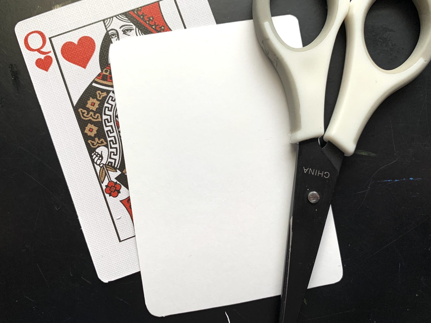 Use @tombowusa products to illustrate your own playing card. Follow this step by step tutorial by @LePereLetters. #Tombow #bestmarkers