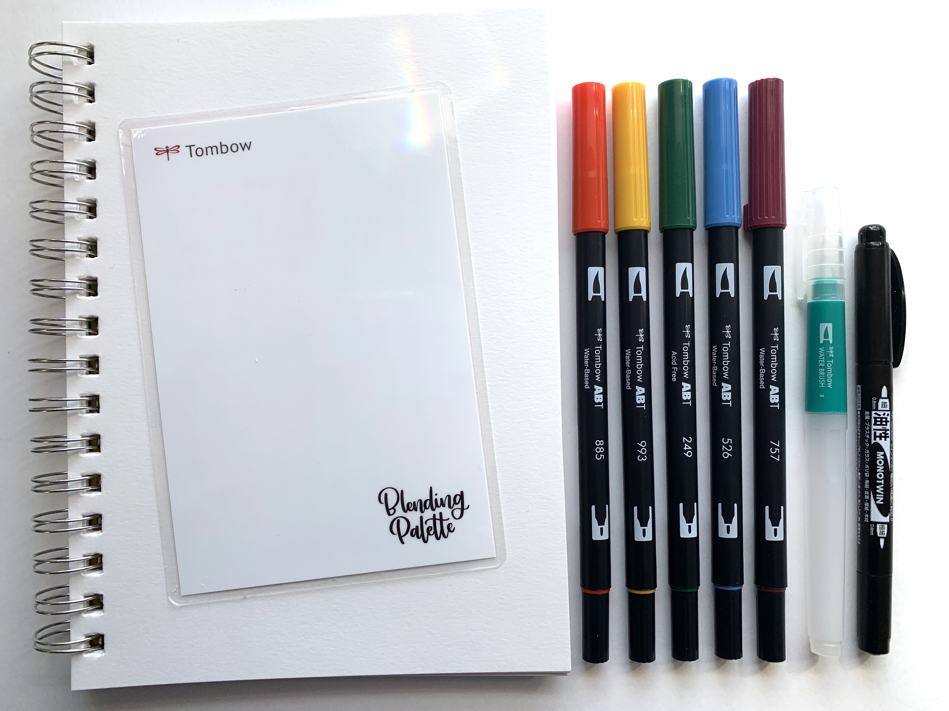 Try the easy-to-use @TombowUSA Watercolor Set to create your best work! Tutorial by @LePereLetters. #tombow #howtowatercolor #easywatercolorart