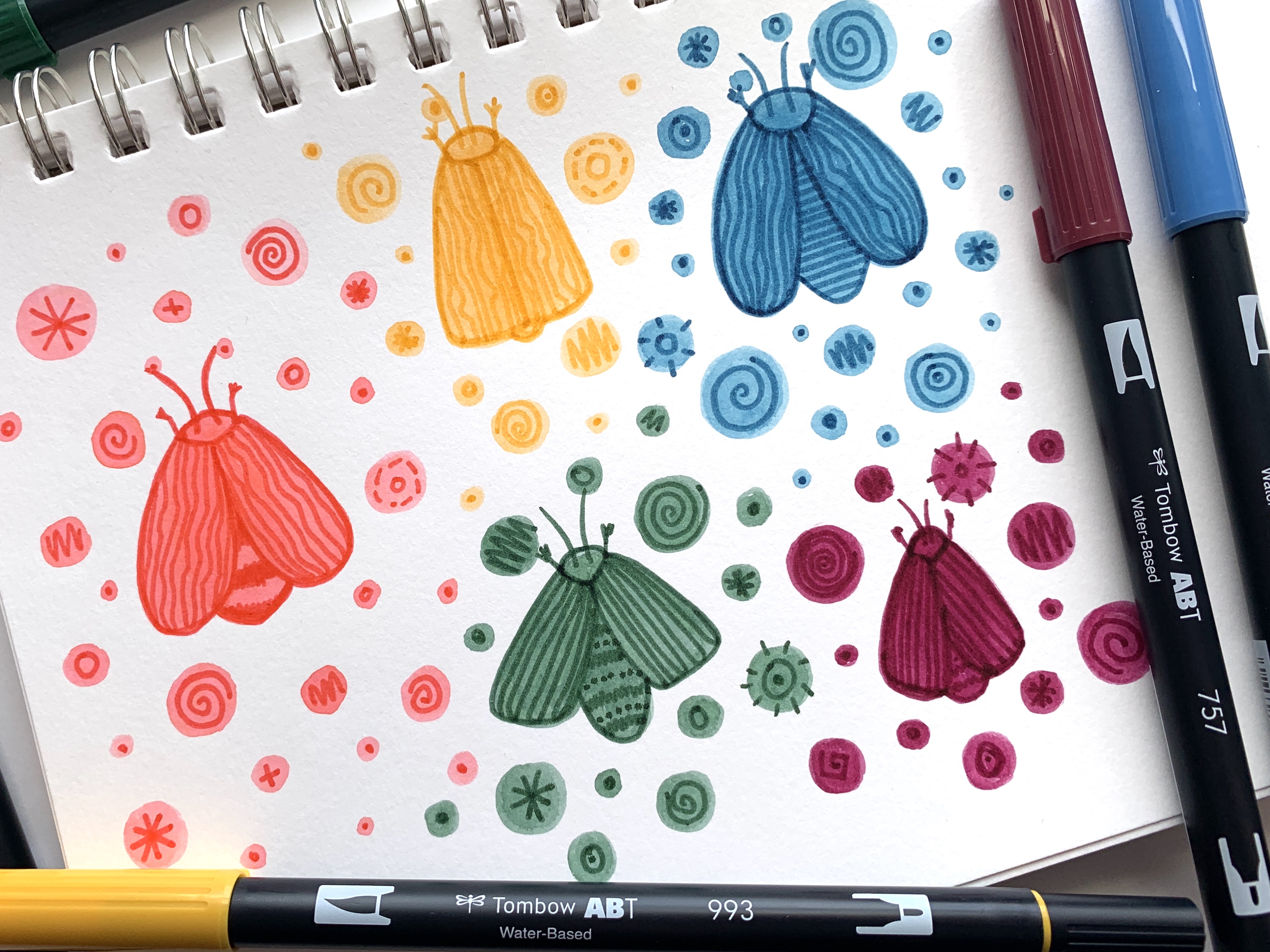 The @TombowUSA Dual Brush Pens are perfect for making simple, but beautiful watercolor projects! Tutorial by @LePereLetters. #DualBrushPens #Mothart #artprojectideas