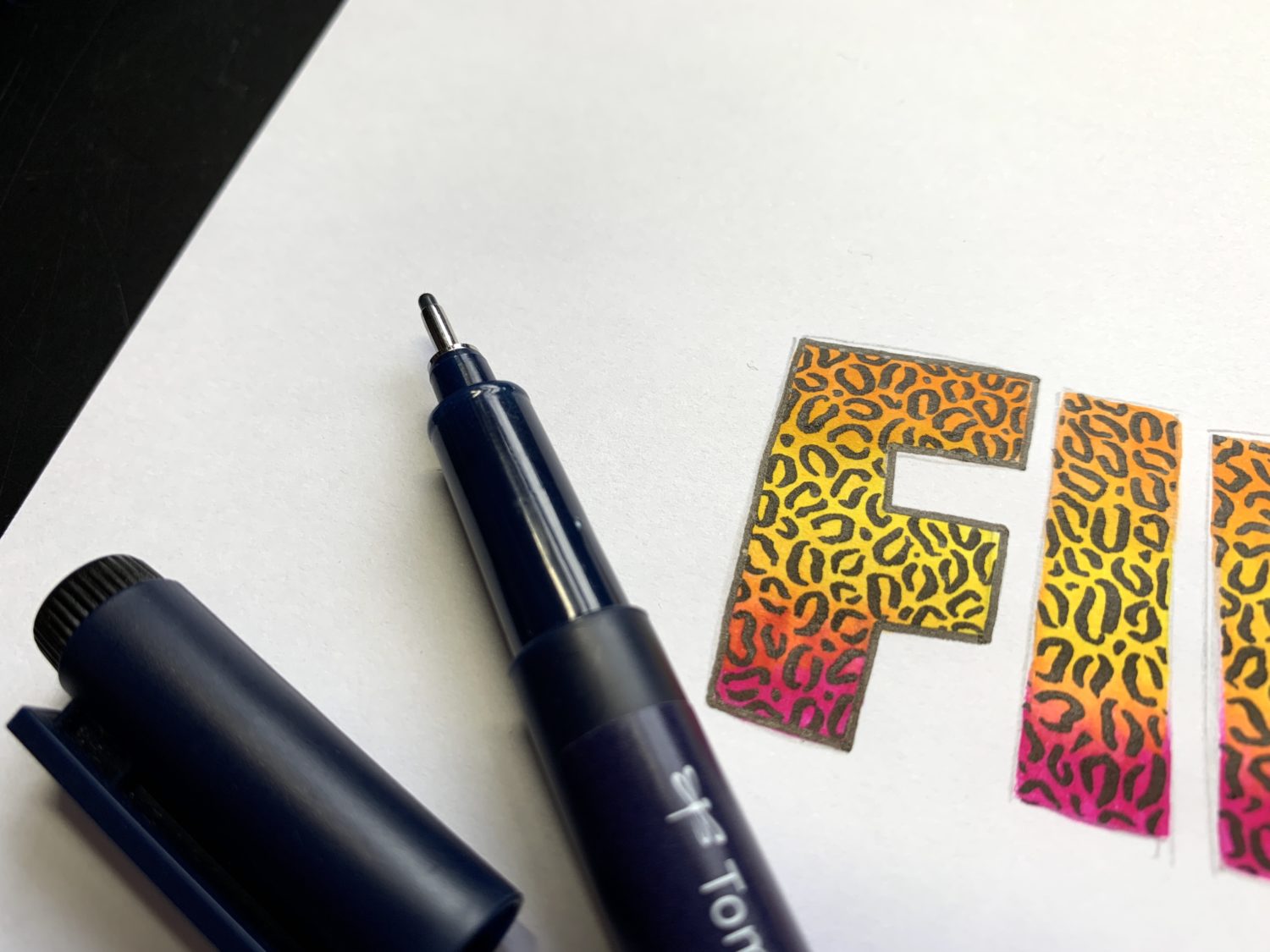 Learn how to use @TombowUSA Dual Brush Pens to make blended animal print hand lettering. Tutorial by @LePereLetters. #tombow #animalprint #handlettering