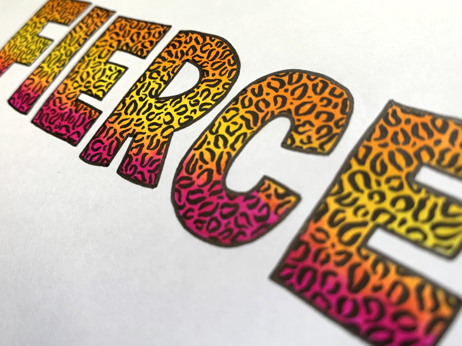 Learn how to use @TombowUSA Dual Brush Pens to make blended animal print hand lettering. Tutorial by @LePereLetters. #tombow #animalprint #handlettering
