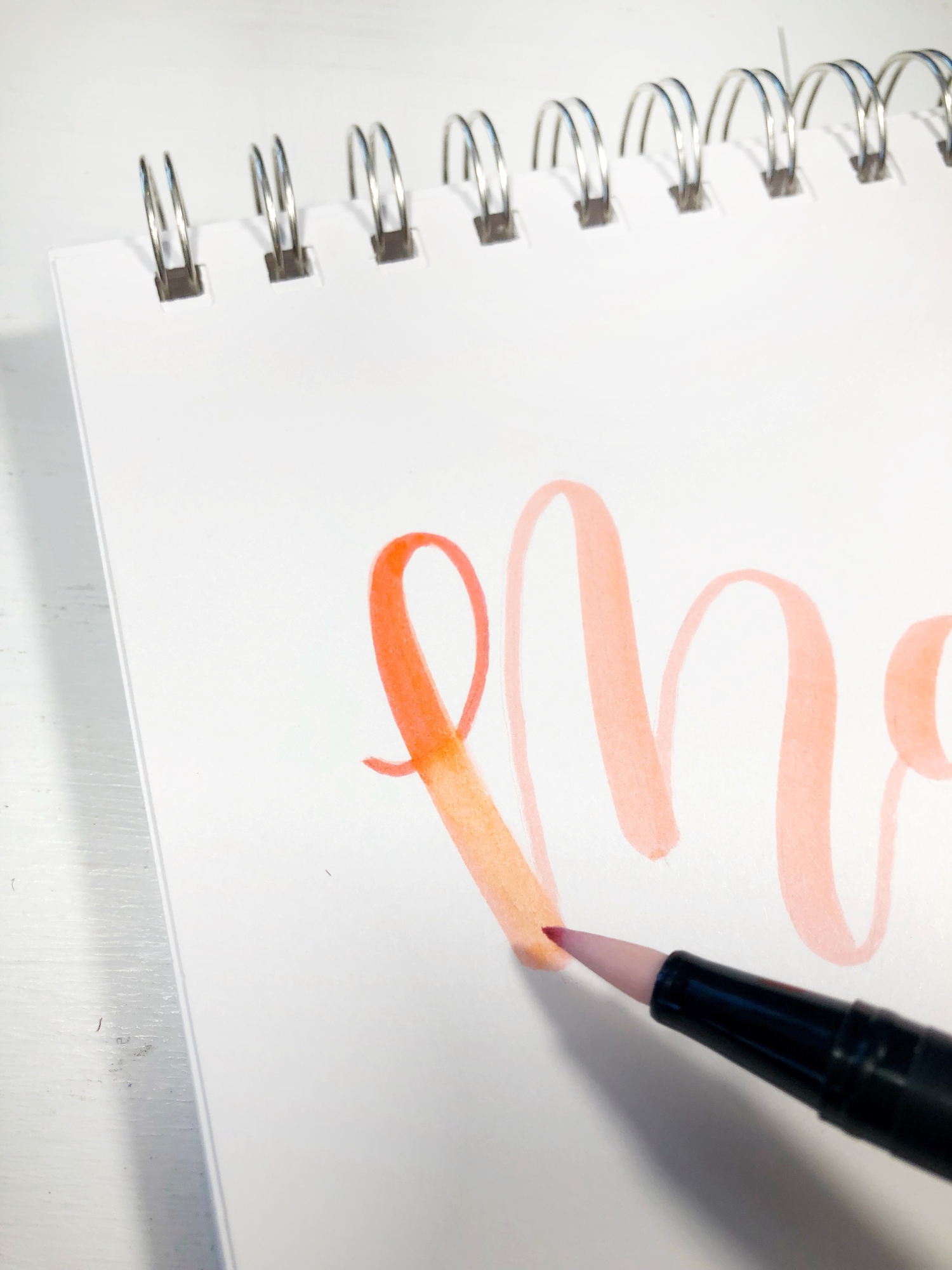 Blending and Shadowing Techniques with @tombowusa . Learn how with @aheartenedcalling #tombow #handlettering