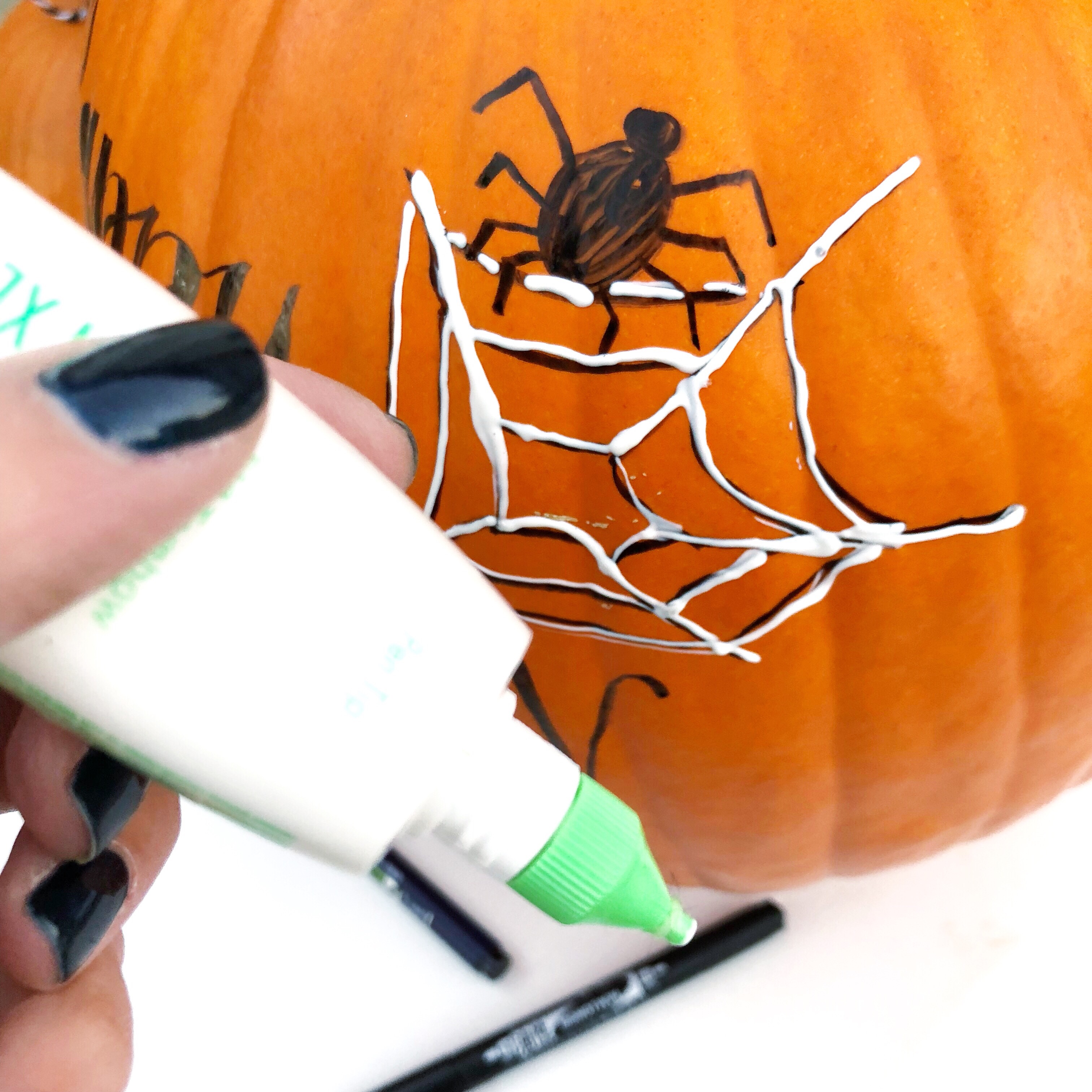 Lauren Fitzmaurice of Renmade Calligraphy shows you how to create spooky and sparkly pumpkins with Tombow USA Adhesives and lettering supplies.