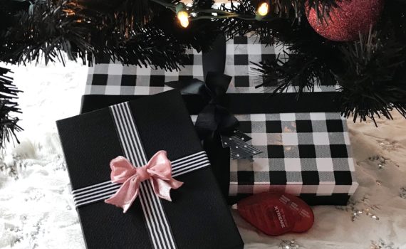 DIY Gift Decor Using Xtreme Adhesive by @serena_bee #tombowusa