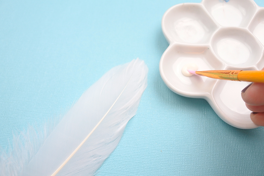 Create this DIY Glitter Feather Wall Art by @thediyday for @tombowusa