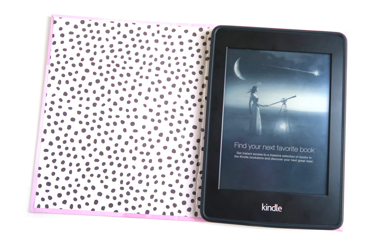 Easy DIY Kindle Case by @tombowusa and @popfizzpaper