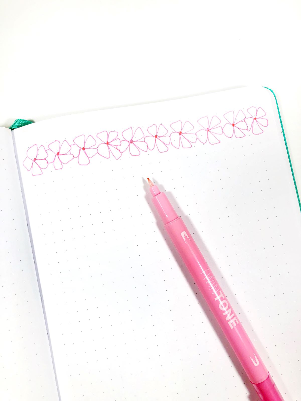 Create a Floral Swatch Pattern With Tombow TwinTone Markers with @aheartenedcalling #tombow #planner