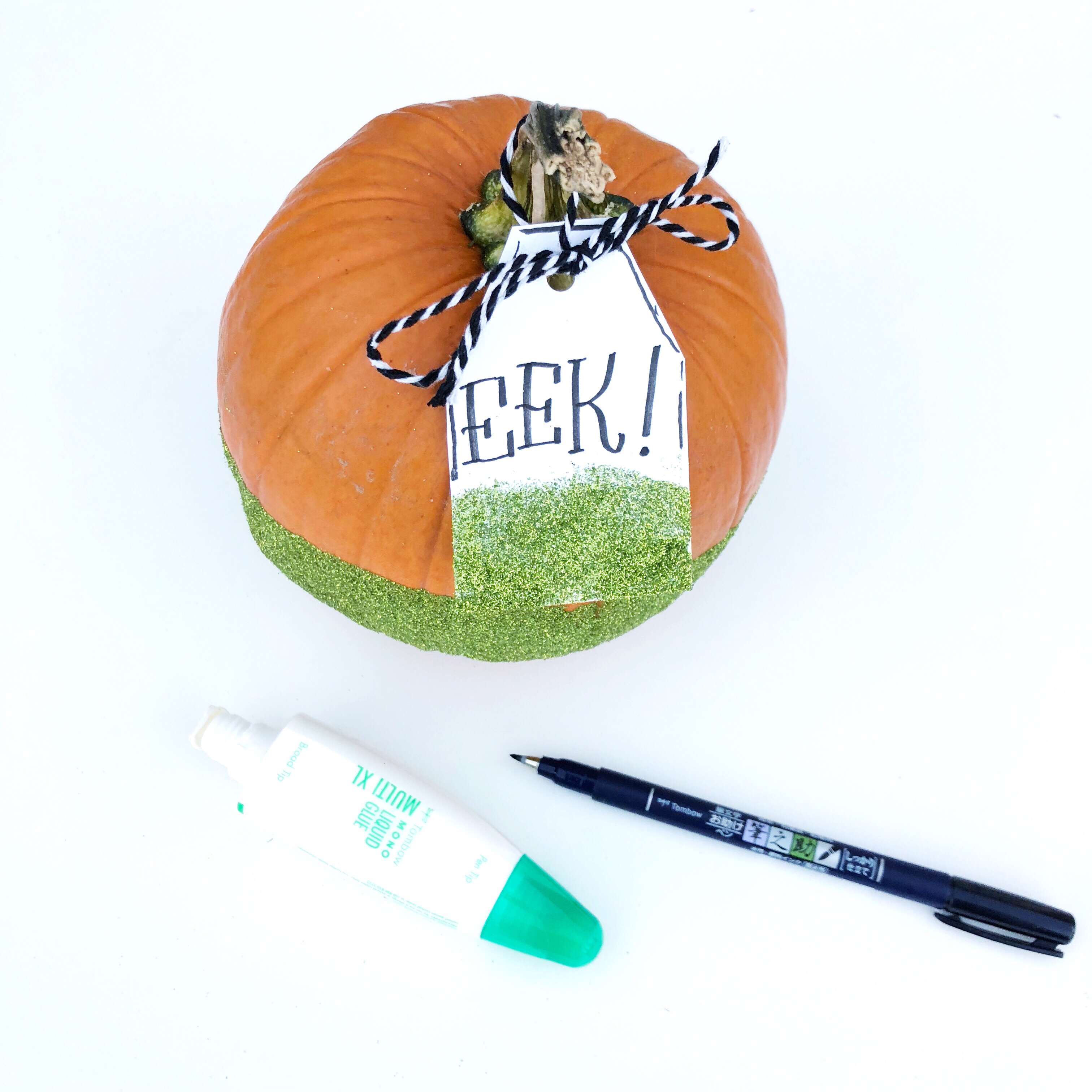 Lauren Fitzmaurice of Renmade Calligraphy shows you how to create spooky and sparkly pumpkins with Tombow USA Adhesives and lettering supplies.