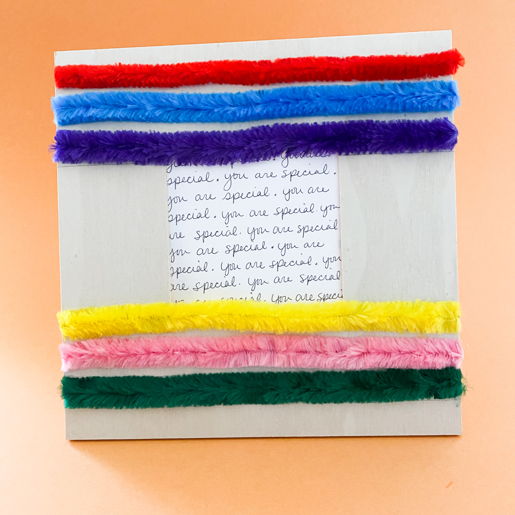 how to create a pipe cleaner picture frame by Danielle Webb @sprinklesofzeal #tombowusa #MONOGlue #DIYgift #Crafting # Pipecleaners
