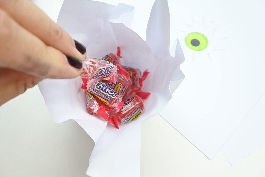 How to Create Cute Halloween Treat Packages @thediyday for www.tombowusa.com