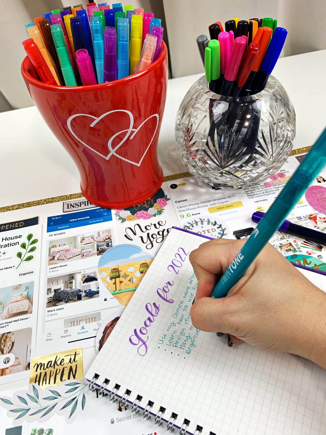 Take a look at your goals for the year and write them down with the Tombow TwinTone Dual Tip Markers. #tombow #visionboard
