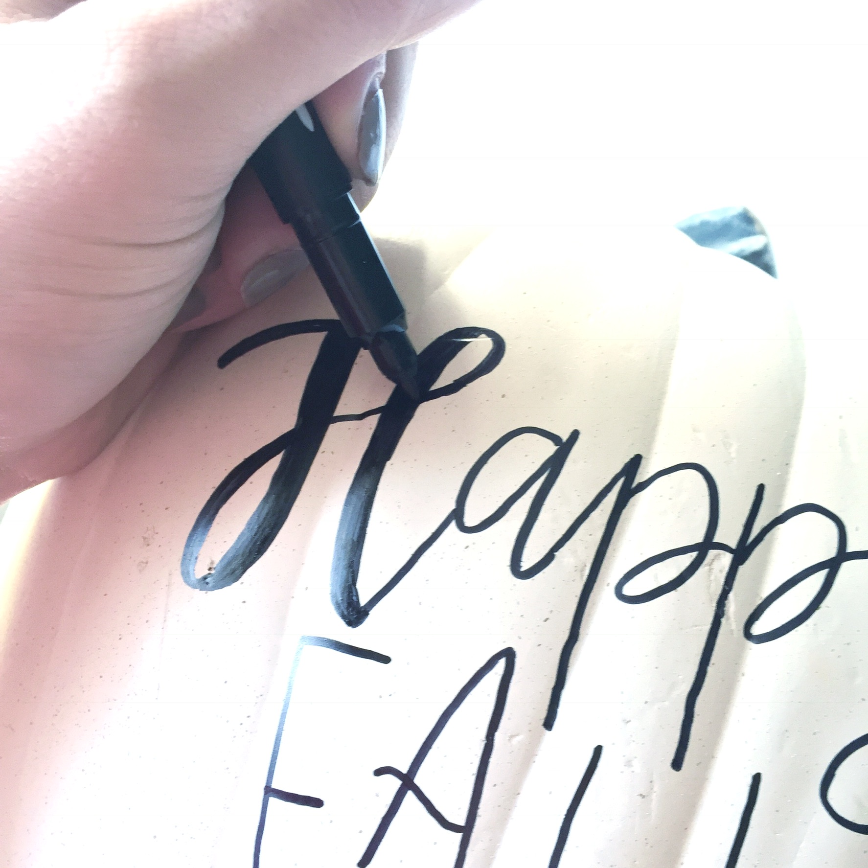 Lauren Fitzmaurice of Renmade Calligraphy shows you how to create a handlettered pumpkin that is covered in foil polkadots and burlap bow in this quick and easy 5 step tutorial using Tombow USA supplies. For more tips and tricks with letterIng and crafting goodness at renmadecalligraphy.com.