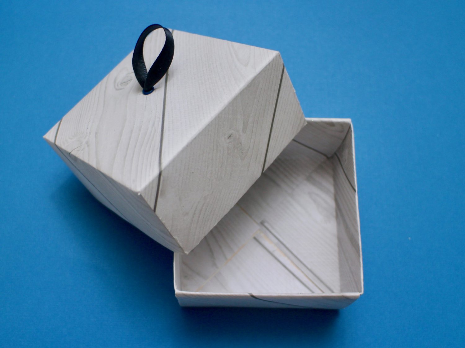 @mariebcreates #tombow #scrapbookers #origami Make the Origami Box