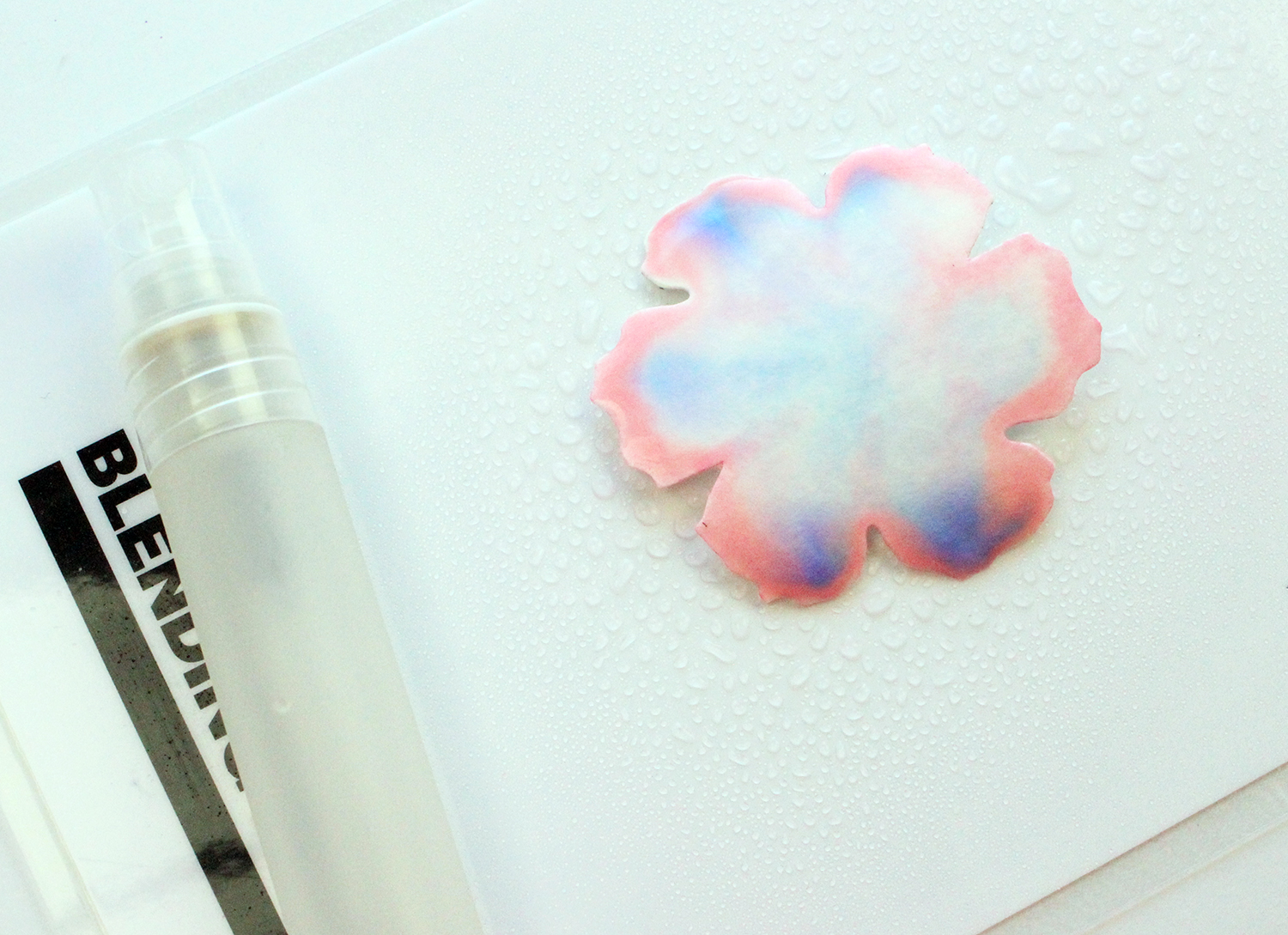 Learn 3 ways to color flowers using the Tombow Dual Brush Pens! #tombow #spring #flowers