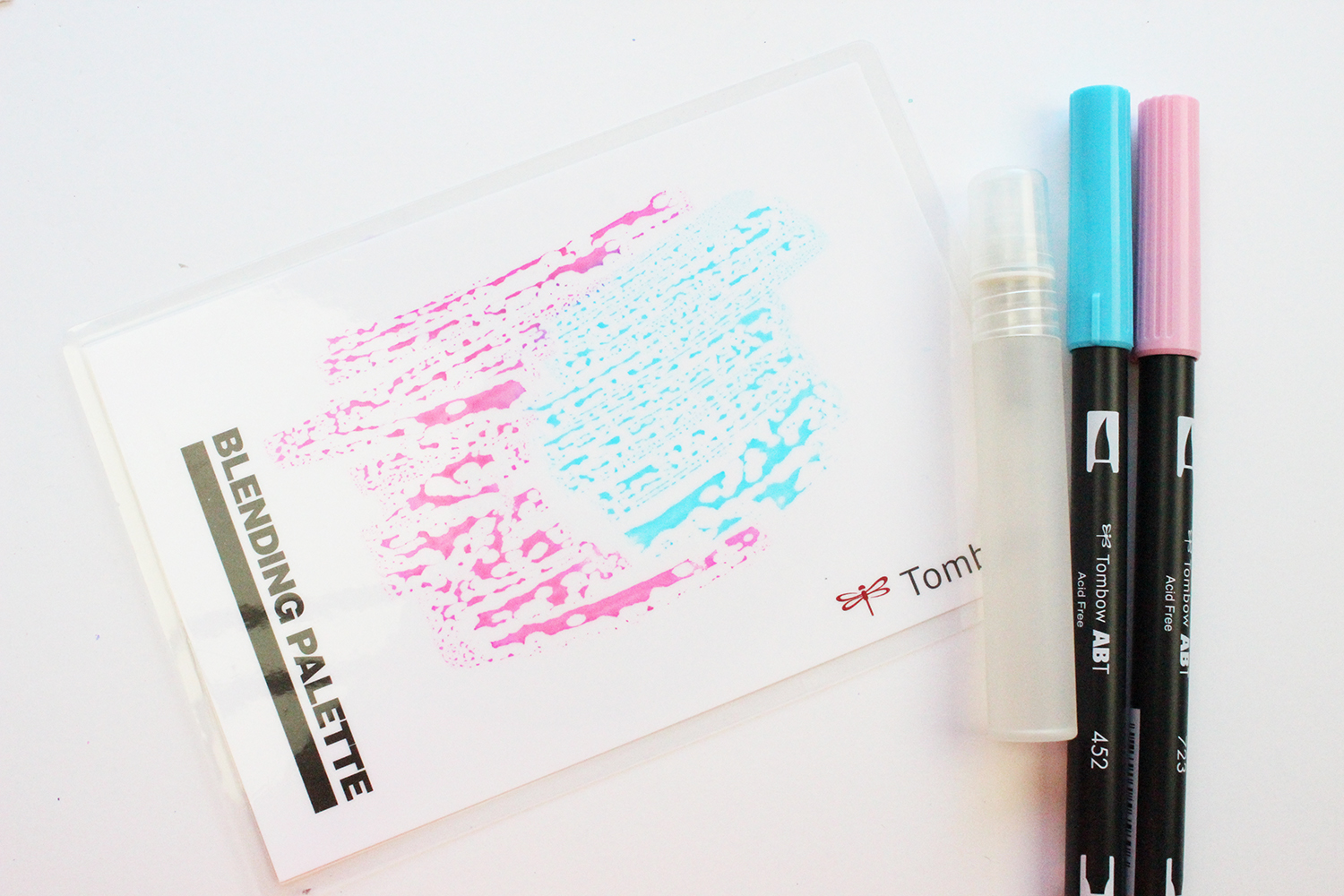 Learn 3 ways to color flowers using the Tombow Dual Brush Pens! #tombow #spring #flowers