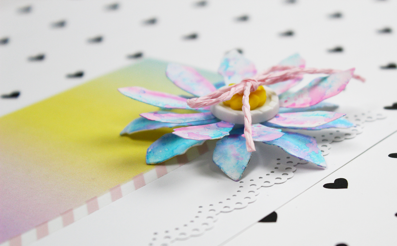 Learn 3 ways to color flowers using the Tombow Dual Brush Pens! #tombow #spring #flowers