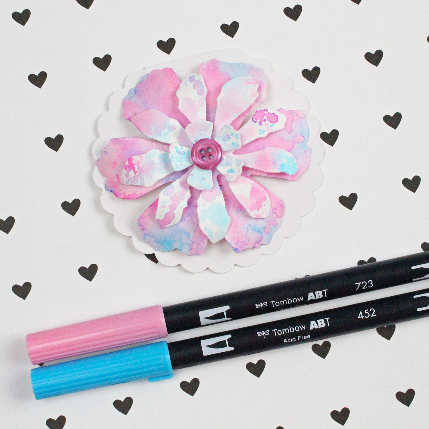 Learn 3 ways to color flowers using the Tombow Dual Brush Pens! #tombow #spring #flowers