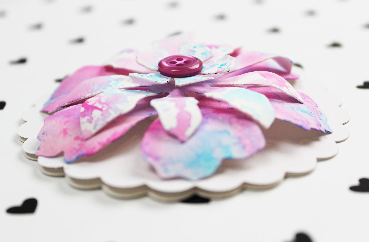 Learn 3 ways to color flowers using the Tombow Dual Brush Pens! #tombow #spring #flowers