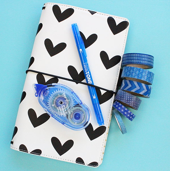 How to make an easy washi tape background for a traveler's notebook spread! #travelersnotebook #washitape #tombow