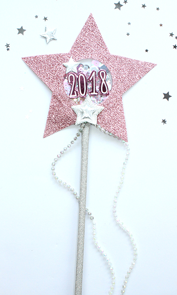 Start 2018 in a magical way! Find out how to make this DIY Magic Wand. It's a perfect prop for a New Year's Party! 